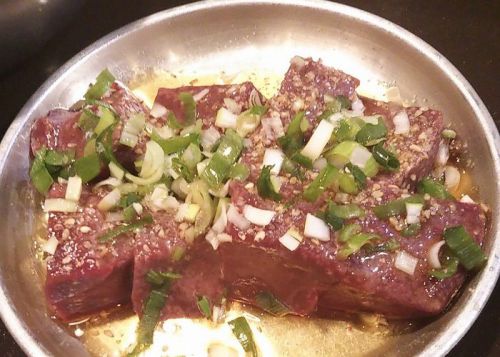 新解釈のユッケに驚愕!「大衆ホルモン焼肉 順」@布施