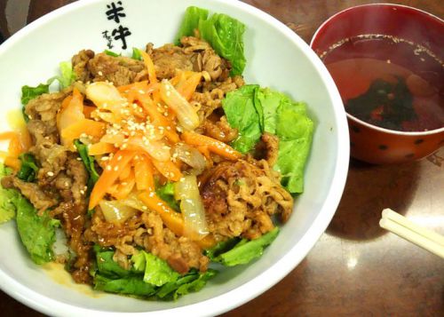 焼肉米牛@南森町のワンコインカルビ丼