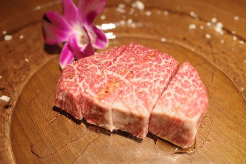 【横浜】全室個室のプライベートな空間で希少部位を堪能「焼肉ITADAKI」