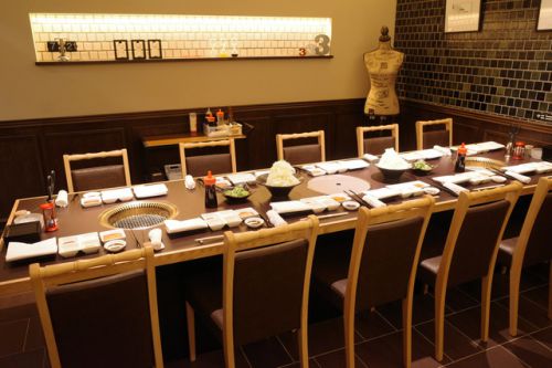 【渋谷】セルフ飲み放題&プレイべート空間でオシャレ焼肉が驚きのコスパ「三百屋 F3」