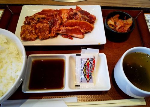コロナ禍で脚光を浴びる「お肉屋さんのひとり焼肉 ダイリキ 若江岩田駅前店」