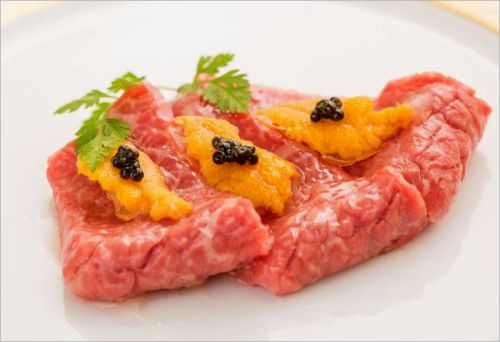 けんしろうの焼肉メニューは食べログでも高評価!予約はできるの?