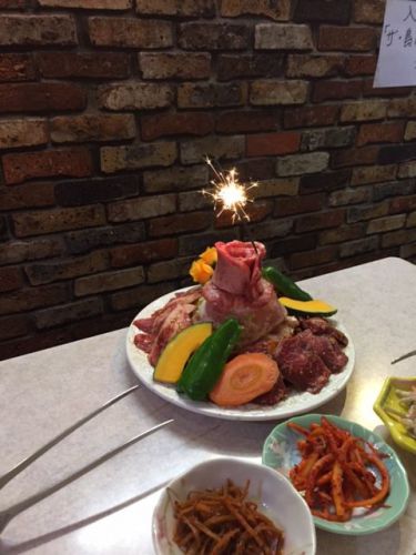 入学祝い、入社祝い、お誕生日は焼肉ケーキで!(要予約)