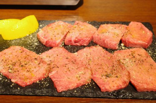【恵比寿】おひとりも歓迎!新鮮肉とおつまみをサクっと楽しめるカウンターが楽しい「カウンター焼肉 ふかみ」