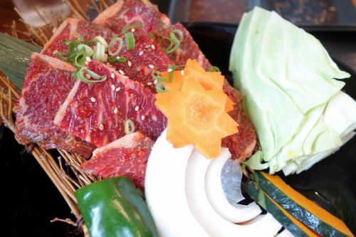 『赤身の旨味をたっぷり味わえる盛り付けも丁寧な牛赤身ランチを楽しめる！一人焼肉も大歓迎の肉にこだわりのお店』焼肉家 くるまどう＠姫路市西今宿